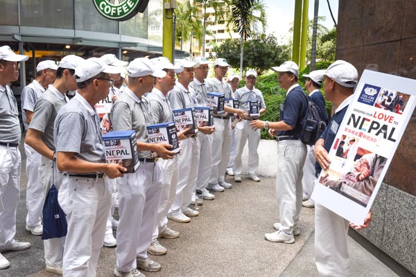 走上街头  人群中实践六度