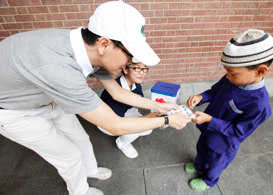 首次募款日 街头修行播善种