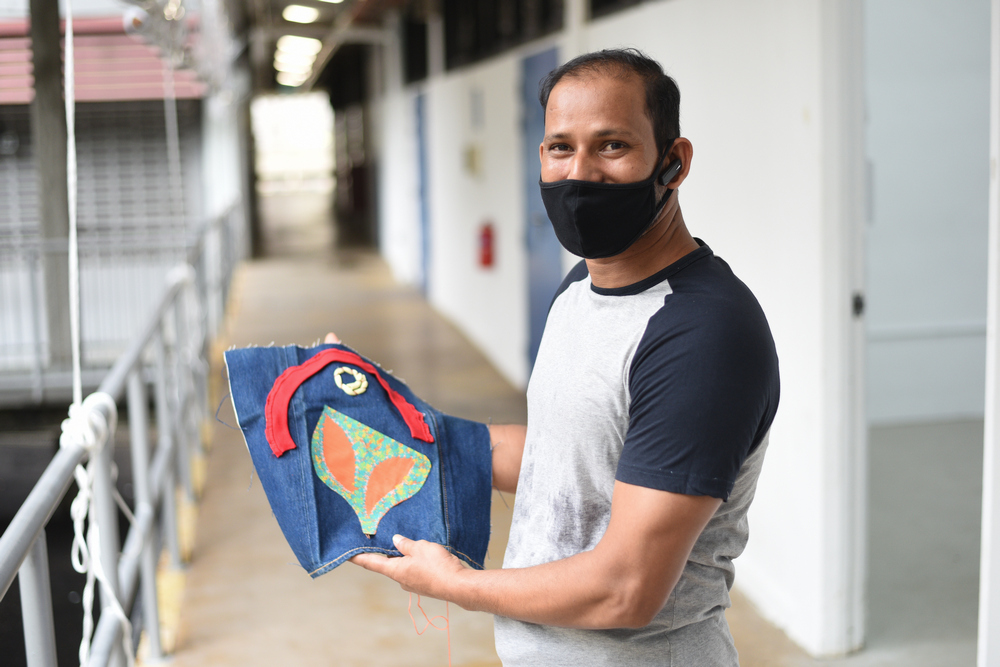 Migrant Workers Express their Feelings and Thoughts through Art  