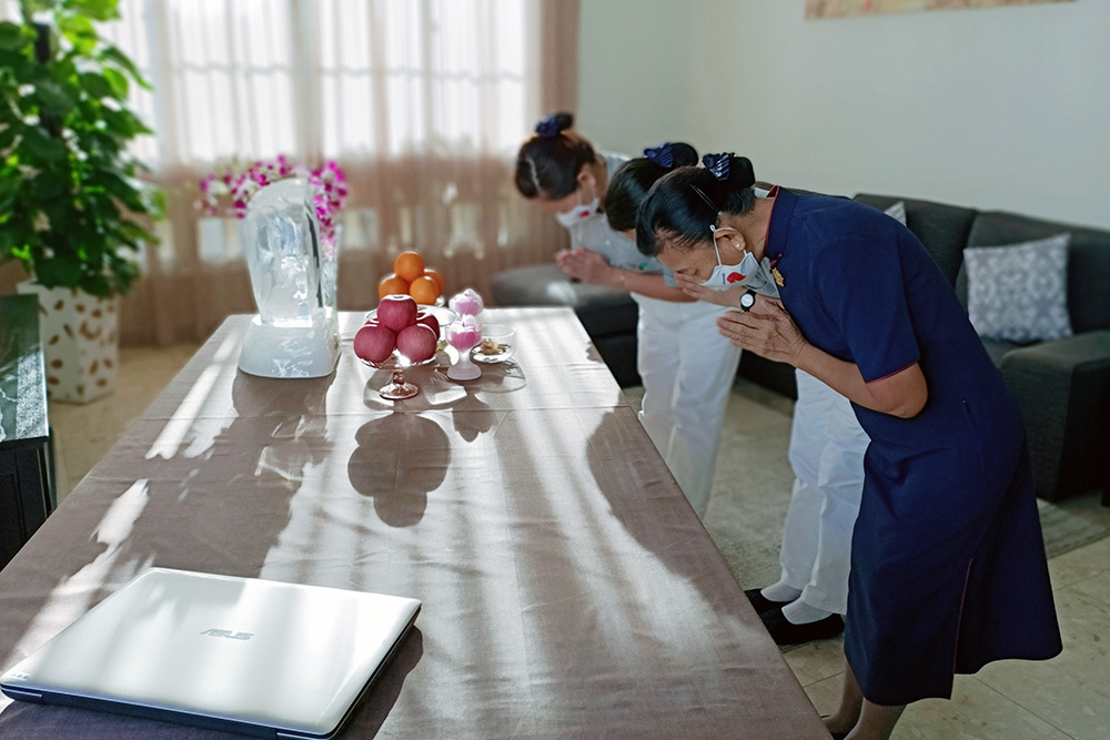 一线多视窗  社区云端浴佛