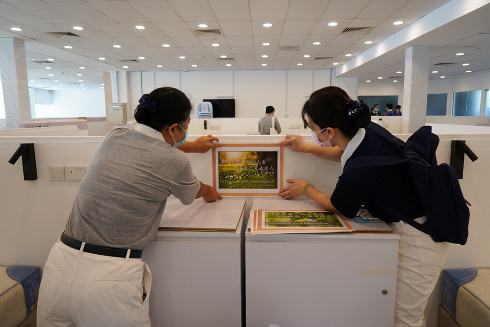 Tzu Chi Volunteers Come Together to Bring Life to COVID-19 Treatment Facility at F1 Pit Building