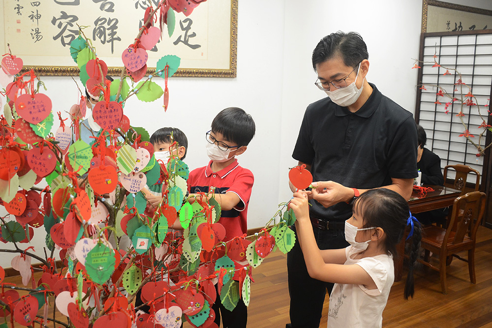 岁末祝福 见证爱与善传家
